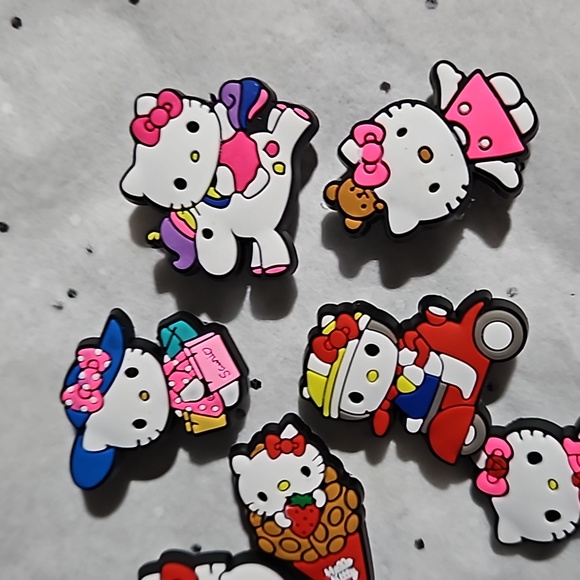 Hello Kitty 🎁 Croc Charms set of 10 - Picture 2 of 4